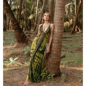 Robe longue unie à taille naturelle, col en V profond, dos nu, sans manches, décontractée, été automne, bretelles spaghetti, en viscose tricotée, coupe trapèze - Product Image 1