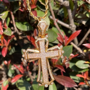 Pendentif Croix de Luxe Sertie de Diamants de Laboratoire, Style Hip Hop Personnalisé, Plaqué Or, Collier pour Homme Style Rappeur - Product Image 4