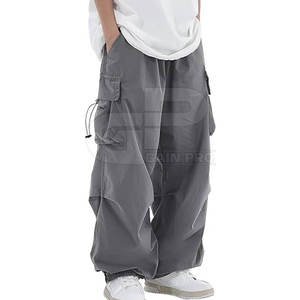 Pantalon cargo pour homme d'inspiration utilitaire, style streetwear, design de poches élégant, coupe confortable, idéal pour les voyages et les tenues décontractées - Product Image 3