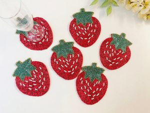 Sous-verres bohèmes faits main en perles, motif fraise, rouge et vert, écologiques, 3 mm, ronds, brodés à la main, napperons de table réutilisables de qualité supérieure - Product Image 4