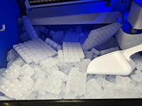 Máquina automática comercial para hacer cubitos de hielo de acero inoxidable, compresor Emerson de capacidad de 150kg-1000kg, uso doméstico con Emerso