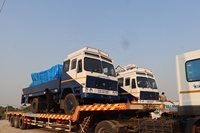 Plate-forme de forage de puits d'eau montée sur camion avec une capacité de 200 mètres 10 unités séparées de véhicule de compresseur de pneu