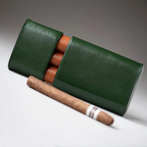 Estuche de puros de cuero premium con cortador integrado, estuche para accesorios de fumador con organizador de puros de cuero a precio de mayoreo. - Product Image 2