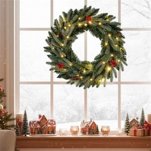 Ghirlanda Natalizia Verde Pre-Illuminata da 60 cm con 20 LED Bianchi Caldi, Pigne e Bacche Rosse, Moderna Ghirlanda in PVC per Interni/Esterni - Product Image 5