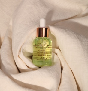 kbeauty Extra Virgin Camellia <b>Face</b> <b>Oil</b> 30ml Lightweight & Non-Greasy <b>Moisturizing</b> & Soothing <b>Face</b> <b>Oil</b> 9 Natural Plant <b>Oils</b> - Product Image 4