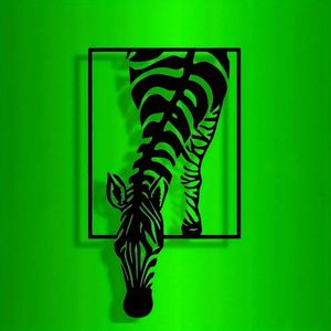 Arte Murale Moderna in Metallo Bianco e Nero a Forma di Zebra, Design Minimalista con Strisce in Ferro Fatto a Mano - Product Image 1