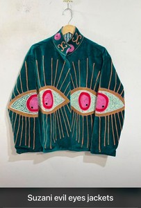 Chaqueta de terciopelo Suzani reversible acolchada con bordado de ojo de diablo para mujer, hecha a mano, con diseño floral étnico, estilo llamativo, para capas, 100% - Product Image 3