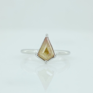 Anillo de compromiso unisex con forma de cometa de cuarzo, chapado en oro blanco, plata de ley 925, rutilado negro natural con engaste de garra, venta al por mayor - Product Image 1