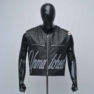 Gilet sans manches en cuir PU pour homme, col en V, fermeture éclair sur le devant, imprimé lettres, style motard, vêtement d'extérieur pour l'automne avec logo personnalisé - Product Image 1