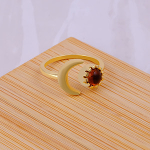 Anillo Ajustable de Citrino Natural con Forma de Luna Creciente - Anillo Boho Chapado en Oro - Joyería Celestial Hecha a Mano con Gema Amarilla - Regalo - Product Image 5