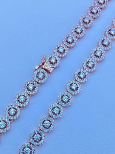 Collar de moissanita de forma redonda blanca Hermoso Collar personalizado de plata esterlina Collar hermoso de moissanita - Product Image 3