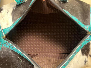 Bolsos de equipaje de cuero de vaca real Bolso hecho a mano de usos múltiples Bolso de Viaje Unisex Tamaño grande Color turquesa Pelo en Bolso de piel oculta - Product Image 6