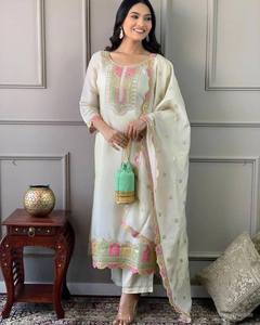 Traje Salwar Tradicional de Algodón para Mujer, Largo hasta el Tobillo, Bordado con Detalles en Rosa Dorado, Corte Regular, Ropa Casual para Todas las Temporadas, India - Product Image 2