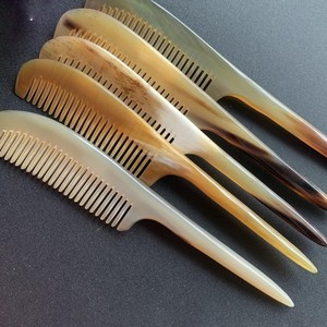 Peines de Cuerno de Búfalo Natural Hechos a Mano, Colección de Peines de Dientes Finos para el Cuidado Personal, Peine Desenredante de Cuerno Pulido para Barba, Suministro al por Mayor - Product Image 1