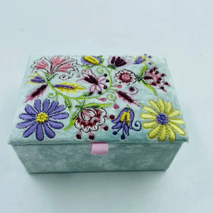 Caja de Joyería Bordada con Diseño Floral Rectangular Negro, Estilo Vintage, Cierre con Tapa para Guardar Joyas - Product Image 5