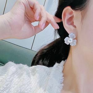 Pendientes de Perlas de Agua Dulce Estilo Capullo de Flor, Simples y Elegantes de Zhuji, Joyería de Perlas Edison de Alta Luminosidad - Product Image 4