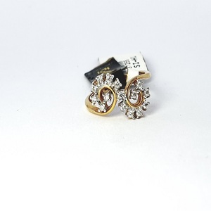 Bague de mariage artisanale pour femme en or jaune 14 carats avec sertissage à griffes, bijoux fins, alliance de mariée élégante, collection cadeau - Product Image 1