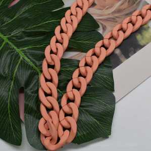 Chaînes en résine pour la décoration de table, accent décoratif élégant pour la maison, chaîne décorative à bas prix, chaîne en résine faite à la main par M/S SHAAD HANDICRAFTS - Product Image 6