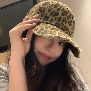 Gorra de Béisbol Unisex con Estampado de Leopardo, Gorra Moderna con Visera Redonda para Protección Solar al Aire Libre, Gorra Casual para Amantes del Estilo - Product Image 3