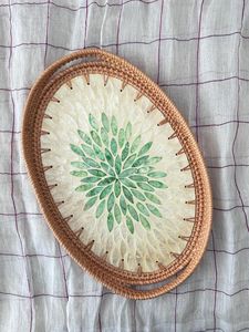 Ensemble de 2 plateaux décoratifs ronds, style bohème, en fibres végétales tissées avec incrustation de coquillages blancs, faits à la main, multifonctionnels - Product Image 2