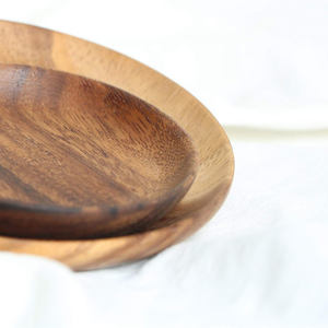 Juego de 5 Bandejas para servir y exhibir platos redondos hechos a mano en madera de acacia para usar en la cocina del hogar o el café Diseño ecológico - Product Image 3