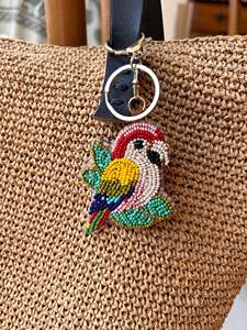 Llavero Bordado con Cuentas Coloridas para Bolsos y Llaves, Accesorio de Moda Hecho a Mano para Carteras, Mochilas y Uso Diario - Product Image 3