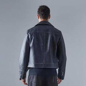 แจ็คเก็ตหนังแท้สีแดงคุณภาพพรีเมียม ดีไซน์สั่งทำพิเศษ สไตล์สตรีทแวร์ คอปกเหลี่ยม แจ็คเก็ตหนังสำหรับกิจกรรมกลางแจ้งสำหรับผู้ชาย รุ่นขายดีล่าสุด - Product Image 4