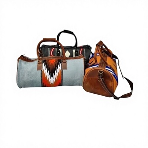 Top Trending Navajo Bolsa de gimnasio de lona de algodón grande con cierre de cremallera única Dos asas decoradas con cadenas Diseño impreso - Product Image 1
