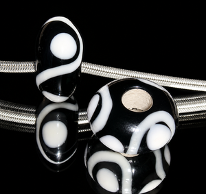 Perles en verre soufflé artisanal noir et blanc de qualité supérieure, 20 mm et 22 mm, rondes, en vrac, pour la fabrication de bijoux DIY, bracelets et colliers - Product Image 1