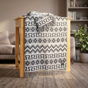 Plaid en laine d'alpaga mélangée à motif géométrique, tricoté, avec franges, portable pour l'avion - Product Image 3