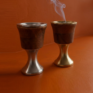 Brûleurs d'encens sophistiqués en bois, alliant grain naturel avec des bases métalliques dorées et argentées brillantes, pour la maison - Product Image 1