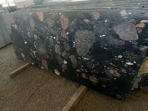 Dalles de granit poli de haute qualité pour comptoirs de cuisine, revêtements de sol, revêtements muraux et usage intérieur commercial, disponibles en promotion - Product Image 4