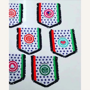 Bandera Escolar Impermeable de Satén Premium, Personalizada por Sublimación, con Borde de Flecos, Doble Cara, Bandera de Premio para Club, Asta de Madera, Más de 100 Unidades - Product Image 5
