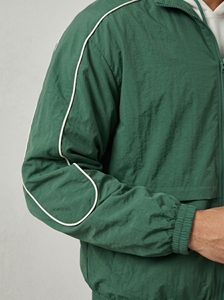Chaqueta Cortavientos con Capucha para Hombre, Color Verde Sólido, Cierre de Cremallera, Estilo Deportivo, Material de Poliéster, Ropa de Otoño - Product Image 3