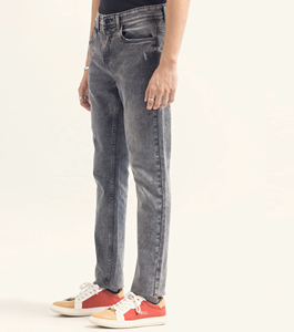 Jean en denim respirant et tendance 2023 avec patchs en cuir, étiquette personnalisée, coupe ample style cowboy - Product Image 5