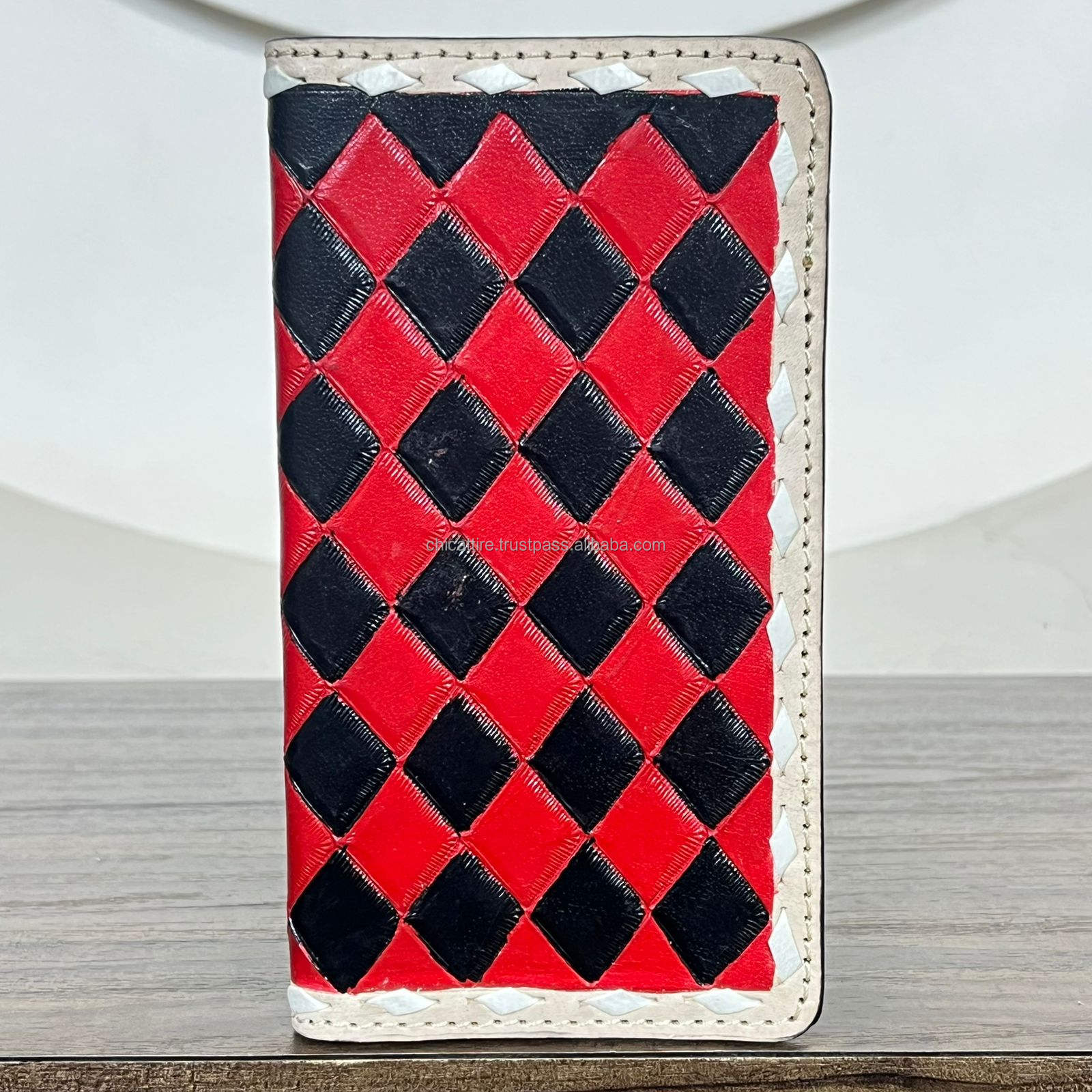 ลายตารางหมากรุกสีแดงและดำ