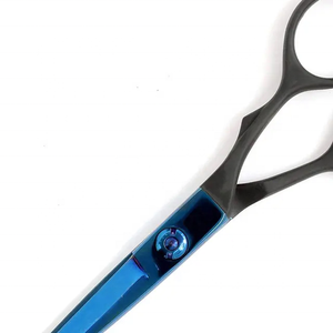 Tijeras de Barbero Profesionales de Acero Inoxidable de Alta Calidad al por Mayor, con Logotipo Personalizado, Borde Liso, Afiladas, Color Azul y Negro - Product Image 3