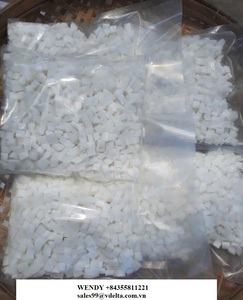 Viande de noix de coco congelée de qualité supérieure, issue de jeunes noix de coco fraîches, en forme de cube entier, de moitié ou en morceaux - Product Image 2