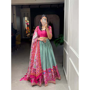 Chinon Mujer Lehenga Choli con Laheriya-Patola Estampado y Lentejuelas Bordado - Product Image 3