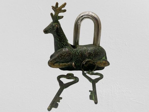 Candado de Latón con Forma de Ciervo Vintage, Cerradura Metálica Ornamentada con Acabado Antiguo y Llaves de Esqueleto - Product Image 4