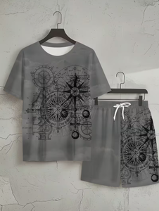 ชุดเสื้อยืดและกางเกงขาสั้นฤดูร้อนสำหรับผู้ชาย สีเทา พิมพ์ลายเข็มทิศ ผ้าถัก ระบายอากาศได้ดี สไตล์ลำลอง สตรีทแวร์ ชุดสองชิ้น - Product Image 6