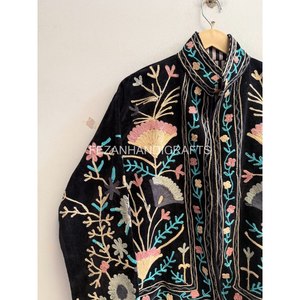 Veste en velours noir pour femme, col montant, broderie florale à la main, style Suzani Boho Co - Product Image 5