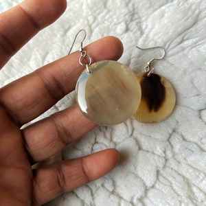 Pendientes de cuerno natural hechos a mano, joyería de cuerno auténtico para mujer al mejor precio - Product Image 4