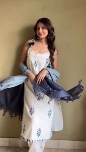 ชุดเสื้อและกางเกงผ้าฝ้ายคอตตอนพิมพ์ลาย Kora khadi ของแท้สำหรับใส่ในสำนักงาน & ดั้งเดิม & เทศกาลดีไซน์เนอร์ - Product Image 2