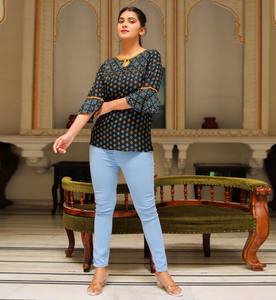 Conjunto Formal de 2 Piezas para Mujer con Estampado Floral, Tela de Rayón Negra, Elegante, Ligero, Cómodo, Blusa de Moda para Verano - Product Image 1