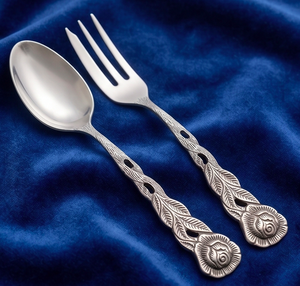 Ensemble de couverts finition argentée avec élégant motif de rose sur la poignée, pour mariage, dîner, maison, cuisine et restaurant. - Product Image 1