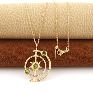Fournisseur de bijoux en gros, collier pendentif système solaire en quartz péridot taille ronde, plaqué or, avec chaîne texturée de créateur - Product Image 3