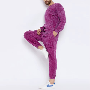 Survêtement homme sur mesure de qualité supérieure, style streetwear, effet délavé et couleur décolorée par le soleil, avec logo personnalisé. - Product Image 2