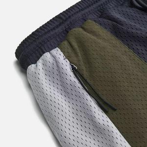 Shorts de basket-ball en maille pour hommes, vente en gros, personnalisables, en polyester respirant, pour la gym, l'entraînement, la course à pied et les sports athlétiques - Product Image 2