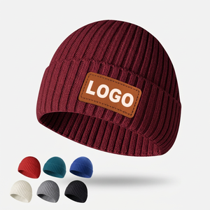 Gorros de Punto de Invierno de Moda, Gorro de Calavera Liso con Parche de Logotipo Bordado Personalizado, para Hombre y Mujer - Product Image 1